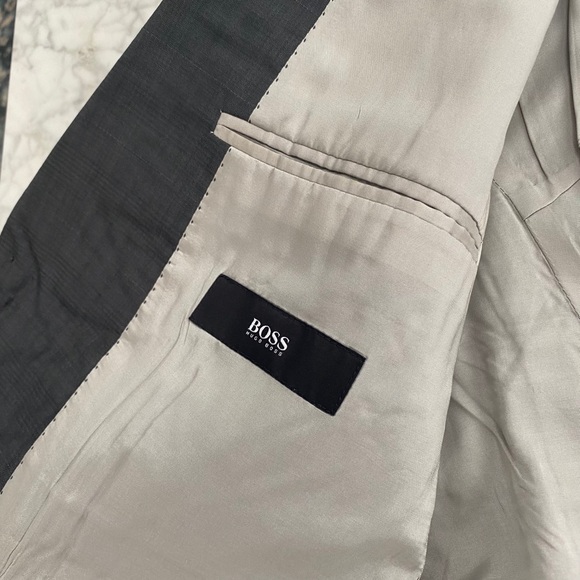 Hugo Boss suit jacket - Picture 3 of 9